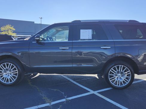 Used 2023 Ford Expedition Limited image 7