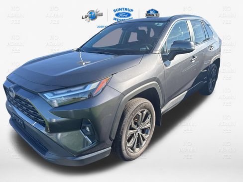 Used 2024 Toyota RAV4 XLE Premium AWD/4WD image 17