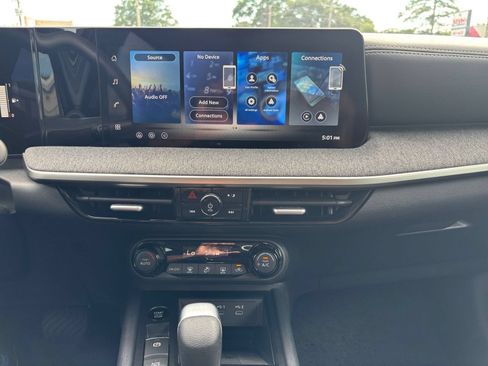 Used 2026 Nissan Kicks SV FWD image 17