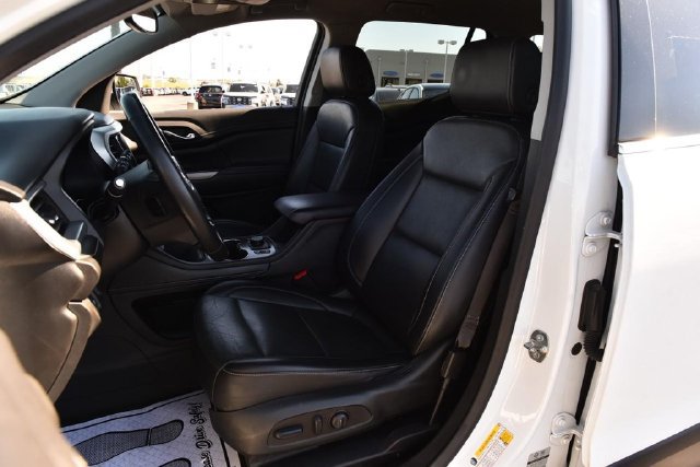 Used 2023 GMC Acadia SLT FWD image 23