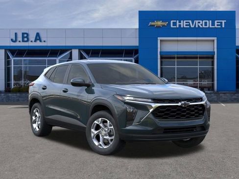 New 2026 Chevrolet Trax LS w/ LS Convenience Package FWD image 9