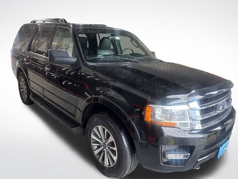 Used 2017 Ford Expedition XLT w/ Equipment Group 202A AWD/4WD image 6