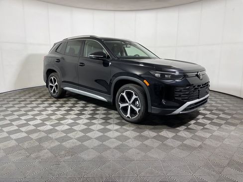 New 2026 Volkswagen Tiguan SE image 2