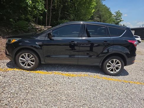 Used 2017 Ford Escape SE w/ SE Cold Weather Package FWD image 6