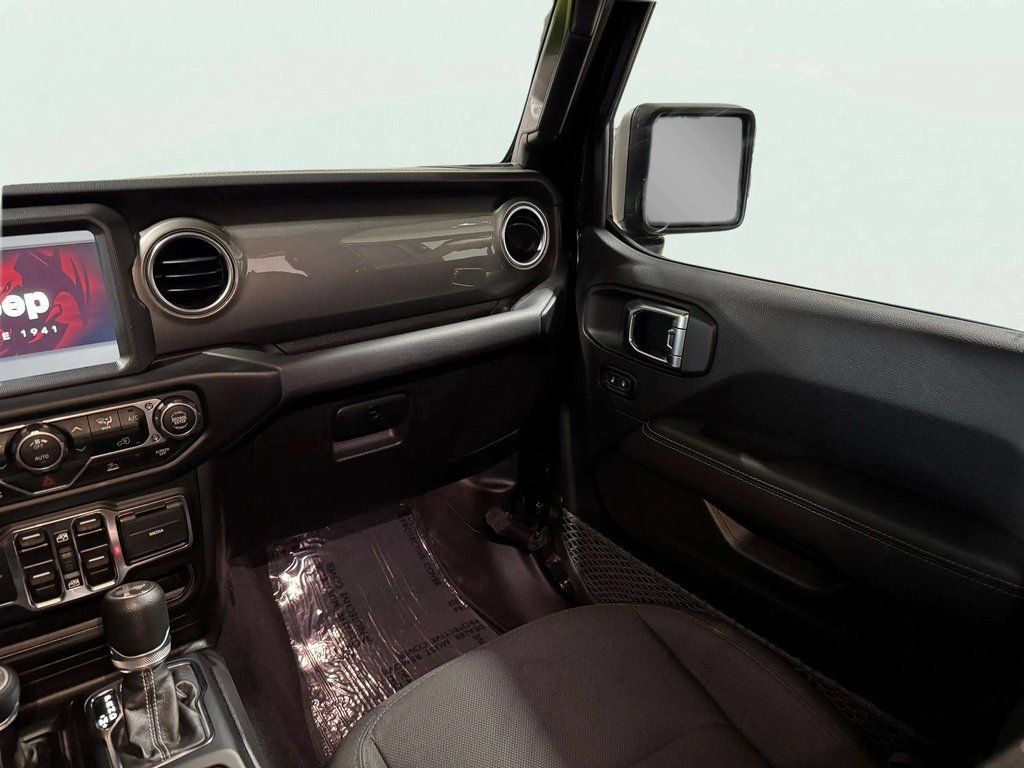 Used 2023 Jeep Wrangler Unlimited Sahara AWD/4WD image 11