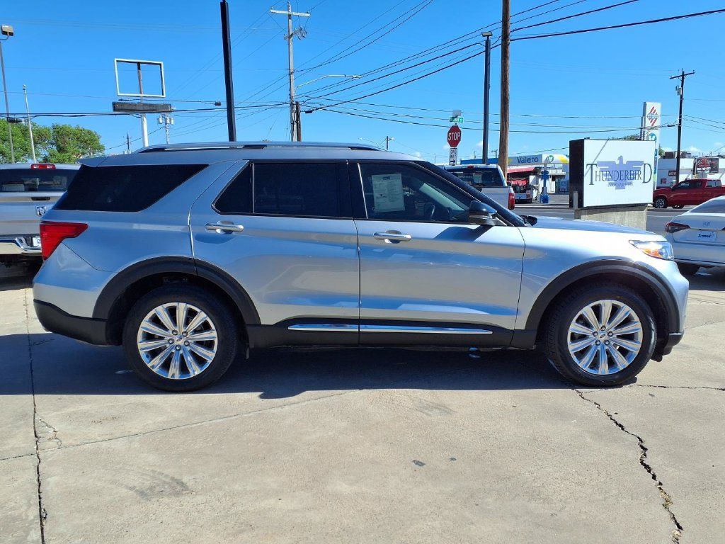 Used 2023 Ford Explorer Limited w/ Limited Technology Package RWD image 9