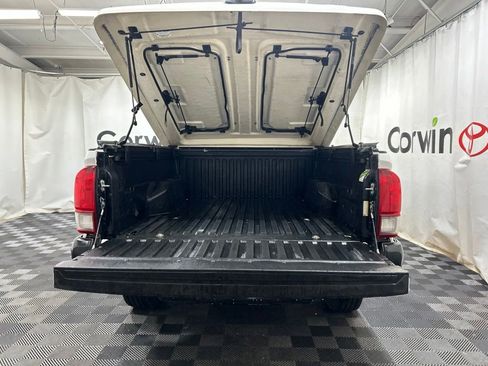 Used 2022 Toyota Tacoma SR AWD/4WD image 18