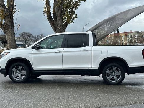 Used 2025 Honda Ridgeline TrailSport image 7