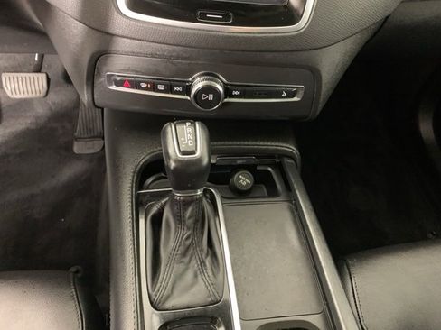 Used 2022 Volvo XC90 T5 Momentum w/ Advanced Package image 27