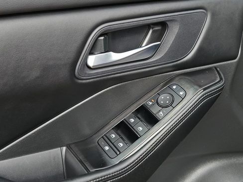 Used 2025 Nissan Rogue SV FWD image 25