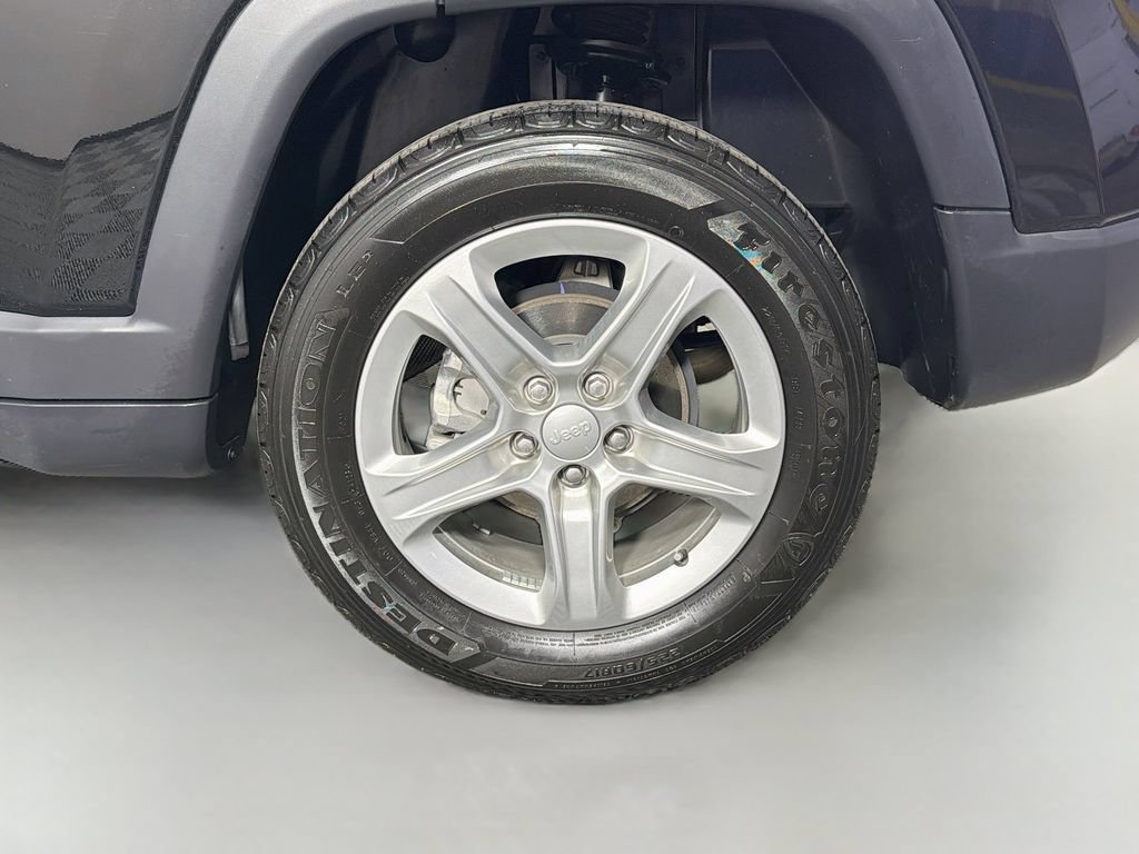 Used 2024 Jeep Compass Latitude AWD/4WD image 28