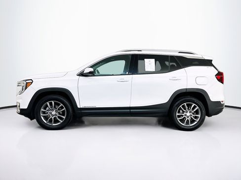 Used 2024 GMC Terrain SLT image 4