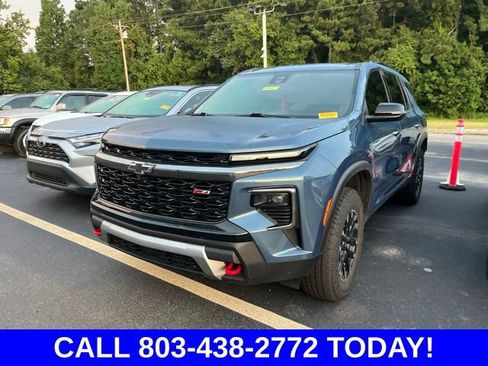 Used 2025 Chevrolet Traverse Z71 AWD/4WD image 2
