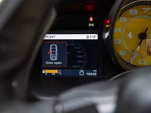 Used 2013 Ferrari 458 Spider RWD image 25