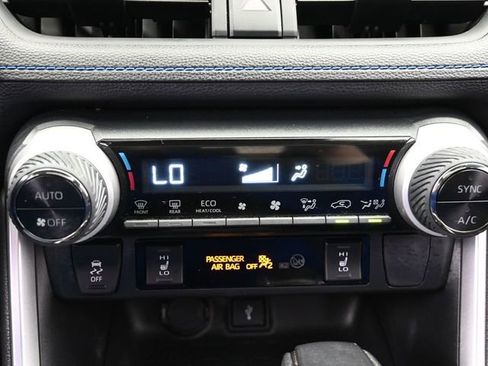 Used 2022 Toyota RAV4 SE image 21