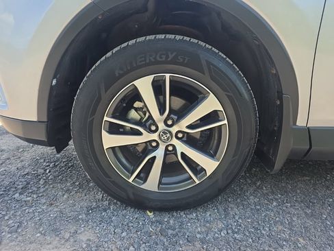 Used 2016 Toyota RAV4 XLE AWD/4WD image 17