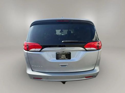 Used 2017 Chrysler Pacifica Touring FWD image 10