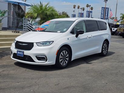 Used 2024 Chrysler Pacifica Limited