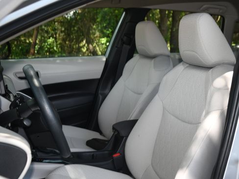 Used 2024 Toyota Corolla Cross L FWD image 11