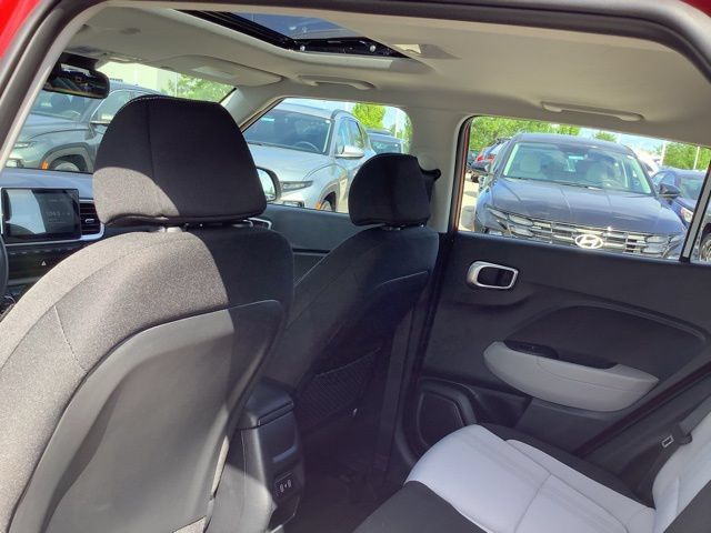 Used 2026 Hyundai Venue SEL FWD image 30