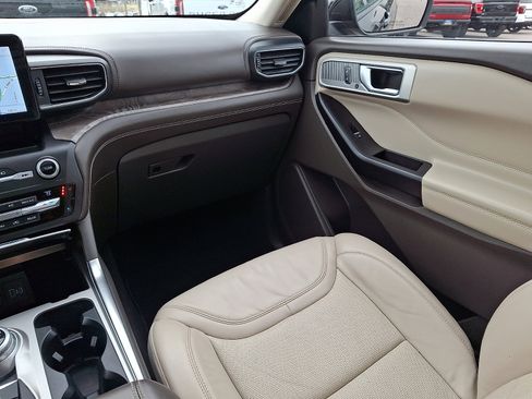 Used 2020 Ford Explorer Platinum image 16