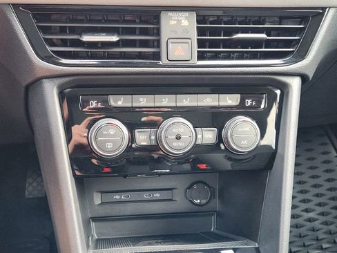 New 2024 Volkswagen Taos SE image 14