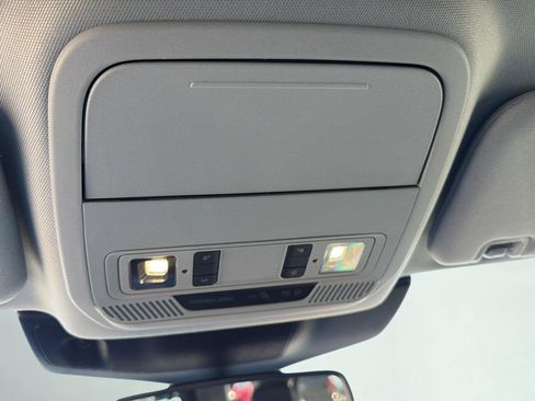 Used 2021 Ford Explorer Limited w/ Equipment Group 301A AWD/4WD image 17