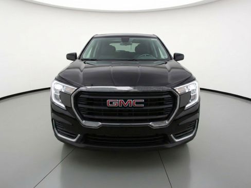 Used 2024 GMC Terrain SLE FWD image 2