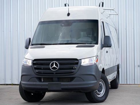 Used 2023 Mercedes-Benz Sprinter 2500 image 3