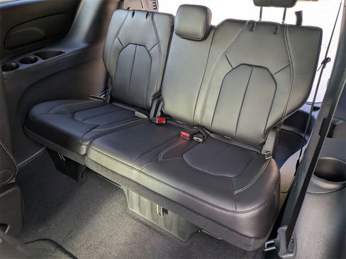 New 2026 Chrysler Pacifica Select image 32