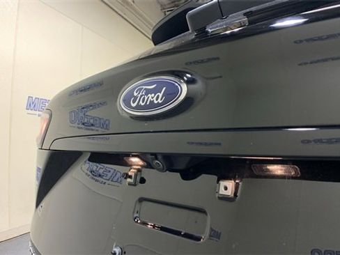 Used 2020 Ford Edge ST-Line w/ Cold Weather Package image 17