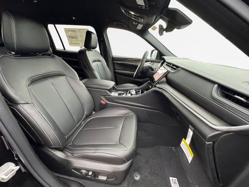 New 2025 Jeep Grand Cherokee L Limited w/ Black Appearance Package image 33