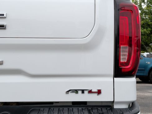 Used 2020 GMC Sierra 1500 AT4 w/ AT4 Premium Package AWD/4WD image 11