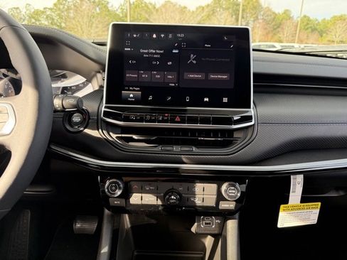 New 2026 Jeep Compass Latitude image 23