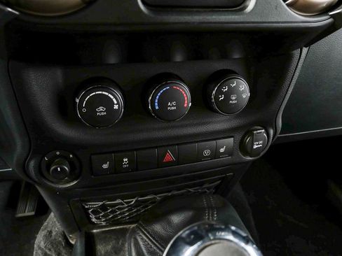 Used 2017 Jeep Wrangler Sahara image 22