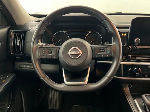 Used 2025 Nissan Pathfinder SV AWD/4WD image 13