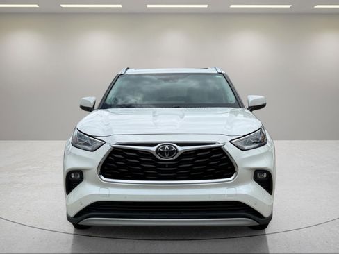 Used 2021 Toyota Highlander Platinum AWD/4WD image 2