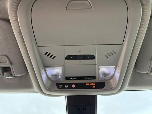 Used 2019 Chevrolet Equinox LT w/ Driver Convenience Package image 31