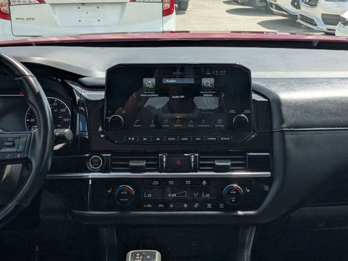 Used 2024 Nissan Pathfinder SL AWD/4WD image 18