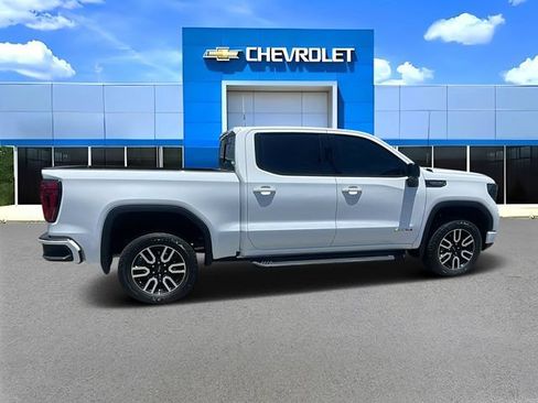 Used 2024 GMC Sierra 1500 AT4 w/ AT4 Preferred Package AWD/4WD image 2