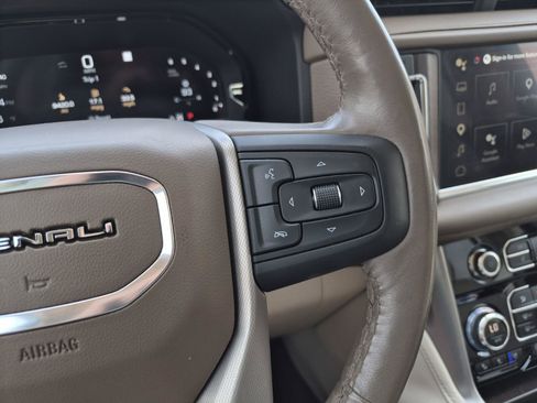 Used 2022 GMC Yukon Denali w/ Denali Ultimate Package AWD/4WD image 29