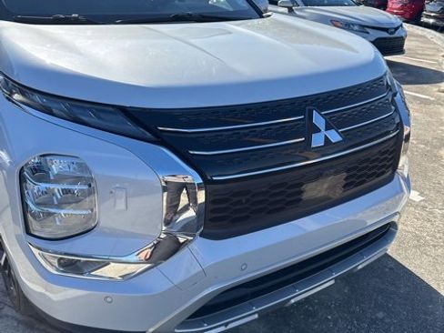 Used 2024 Mitsubishi Outlander SE image 47
