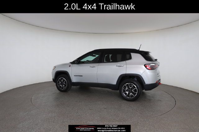Used 2025 Jeep Compass Trailhawk AWD/4WD image 10
