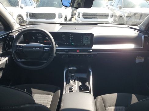 New 2026 Kia Sorento LX FWD image 17