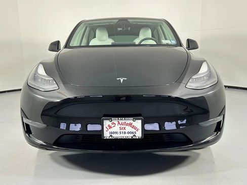 Used 2022 Tesla Model Y Long Range image 2
