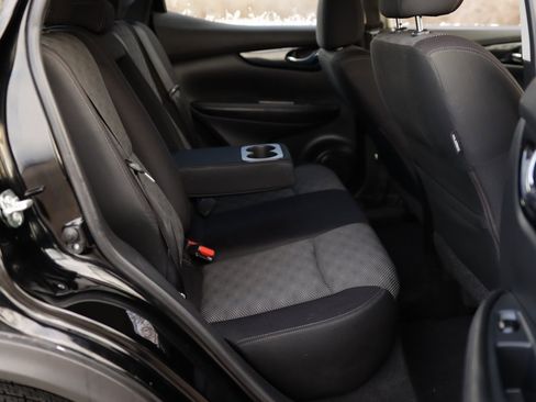 Used 2018 Nissan Rogue Sport SV image 24