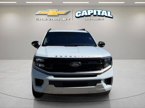 Used 2025 Ford Expedition Platinum w/ Driver's Package AWD/4WD image 8