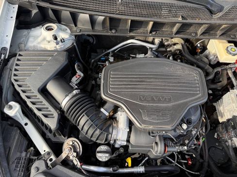 Used 2017 Cadillac XT5 Platinum w/ Driver Assist Package image 12