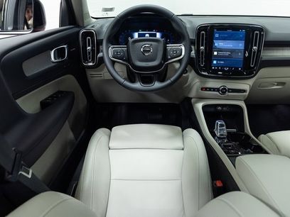 Used 2024 Volvo XC40 B5 Ultimate w/ Protection Package Premier