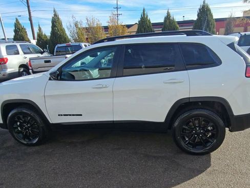 Used 2023 Jeep Cherokee Altitude Lux image 5